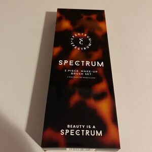 NIB Spectrum 3 piece Make-up Brush Set